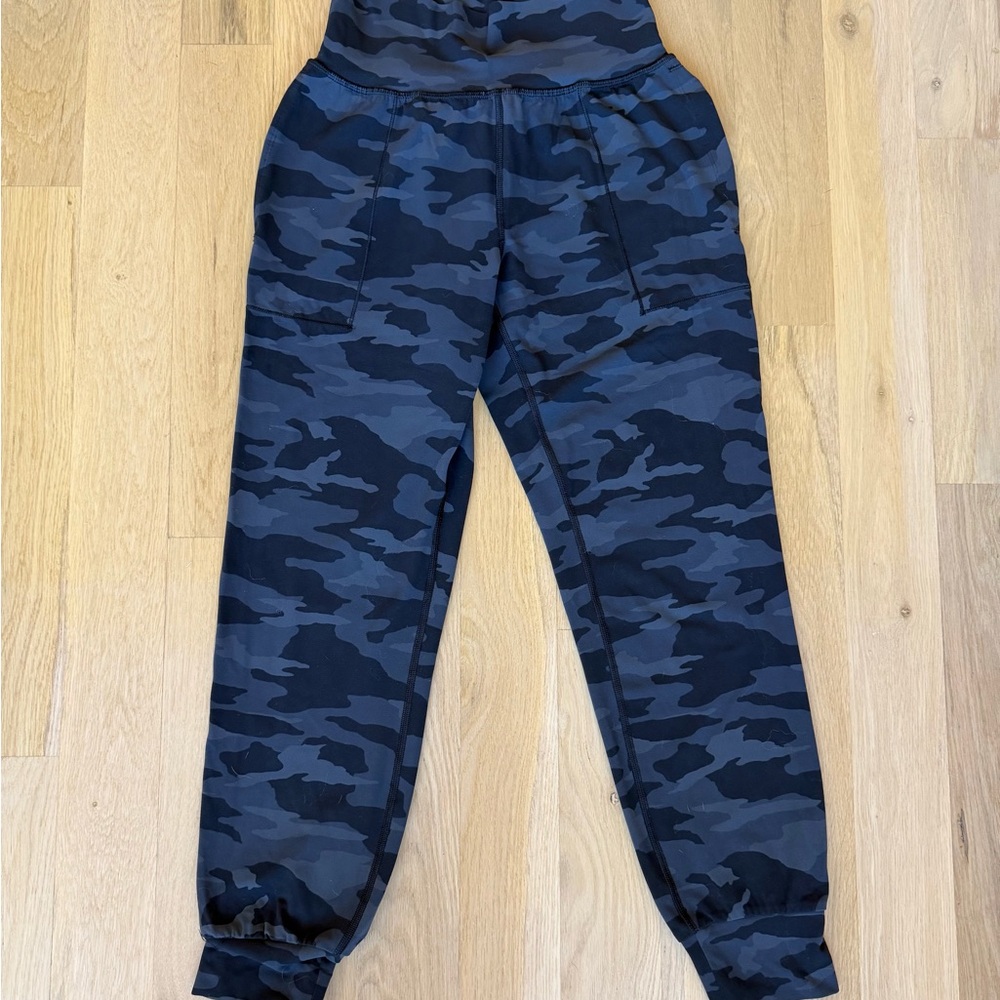 Athleta Women’s Salutation Camouflage Joggers
